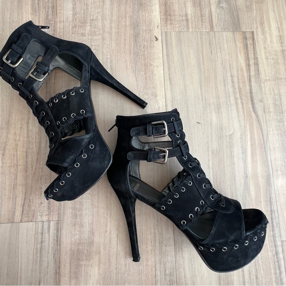 Stuart Weitzman black buckle suede rivet stiletto shoes in 6.5 - Picture 7 of 8